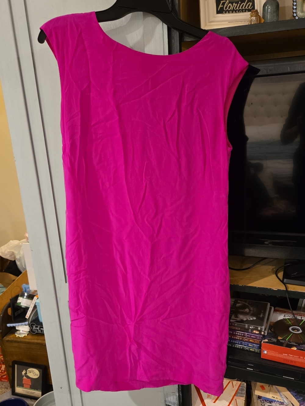 Classic Sleeveless Shift Dress in Bright Pink